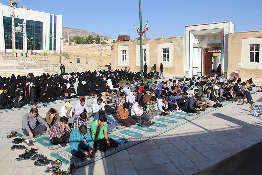 گزارش تصويري دعاي عرفه در مزار شهداء گمنام دانشگاه